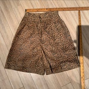 Size 0 Vintage suede leather cheetah animal print shorts